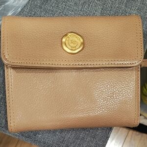 Elegant Tan Leather Wallet with Gold Accent